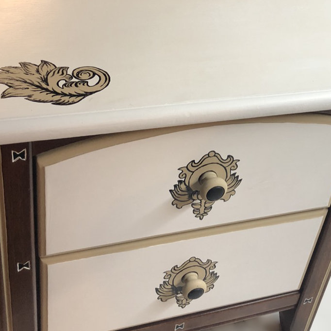 painted-dresser-thumb
